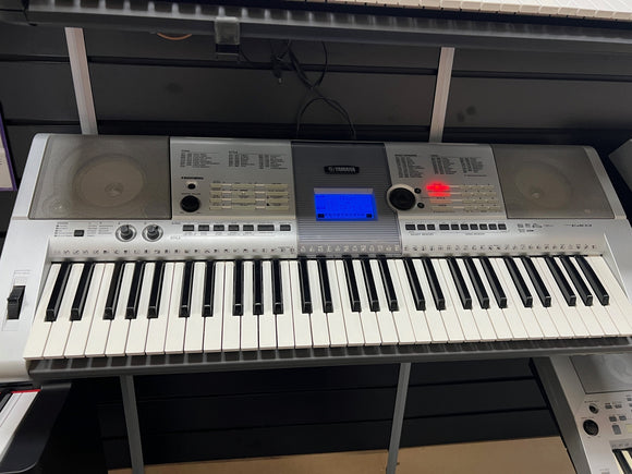 USED Yamaha PSR-E403 digital keyboard - touch responsive