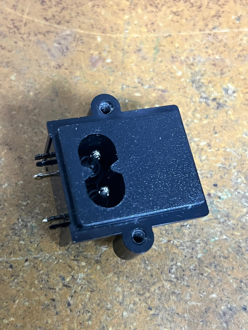 USED V7631600 Figure 8 mains socket [8]