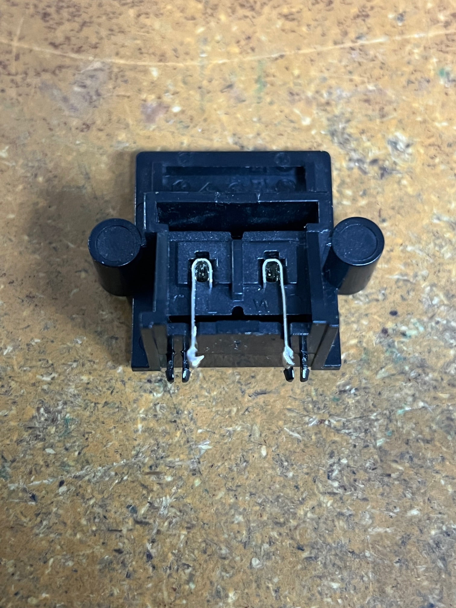 USED V7631600 Figure 8 mains socket [8]