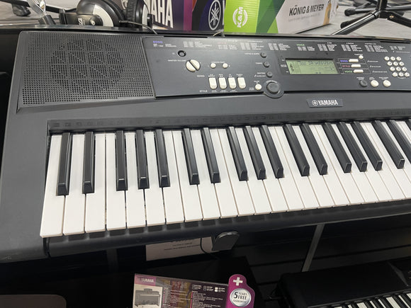 USED Yamaha EZ200 EZ-220 digital keyboard