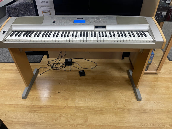 USED Yamaha DGX-500 88 note touch responsive keyboard