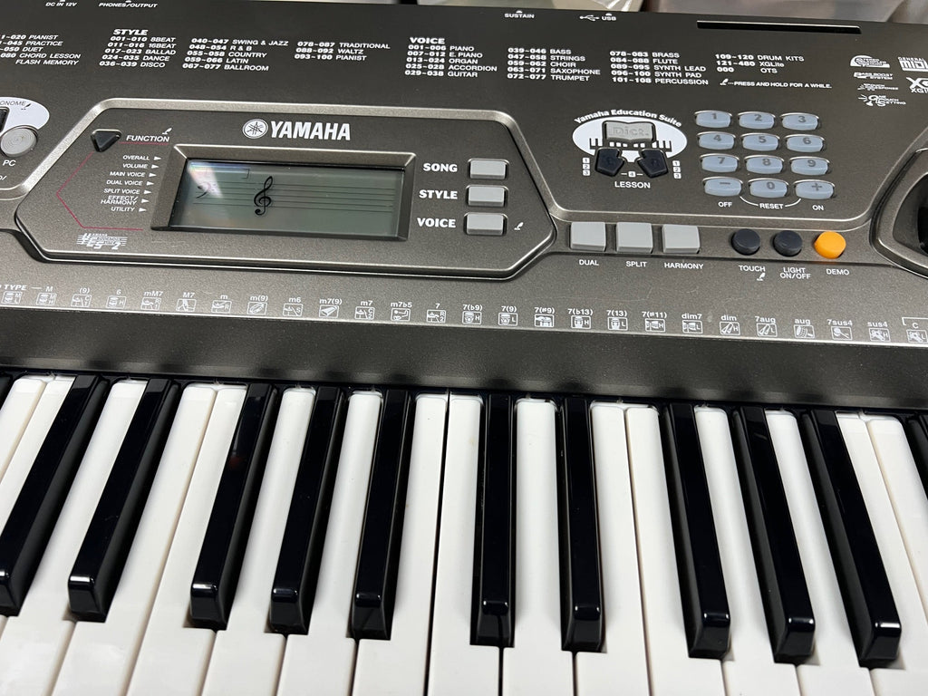 USED Yamaha EZ-250i portable touch responsive lighting keyboard