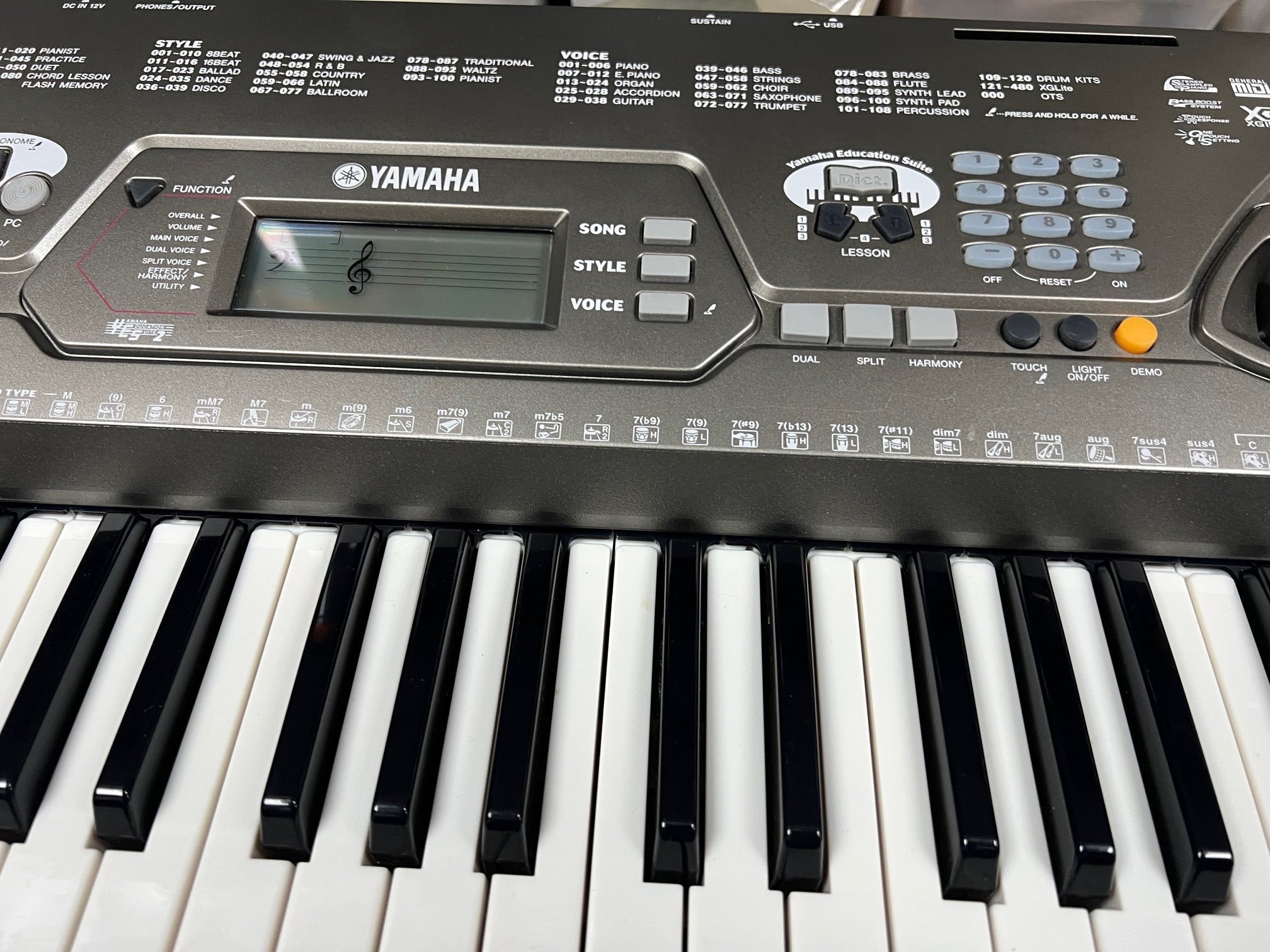 USED Yamaha EZ-250i portable touch responsive lighting keyboard