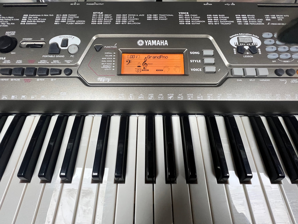 USED Yamaha EZ-250i portable touch responsive lighting keyboard