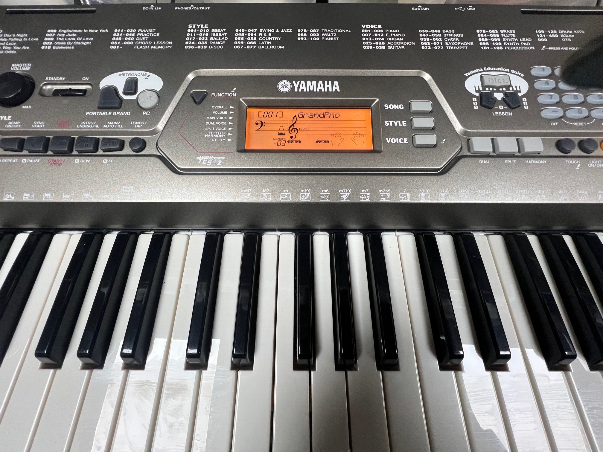 USED Yamaha EZ-250i portable touch responsive lighting keyboard
