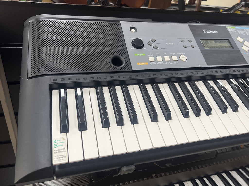 USED Yamaha PSR-E233 digital keyboard