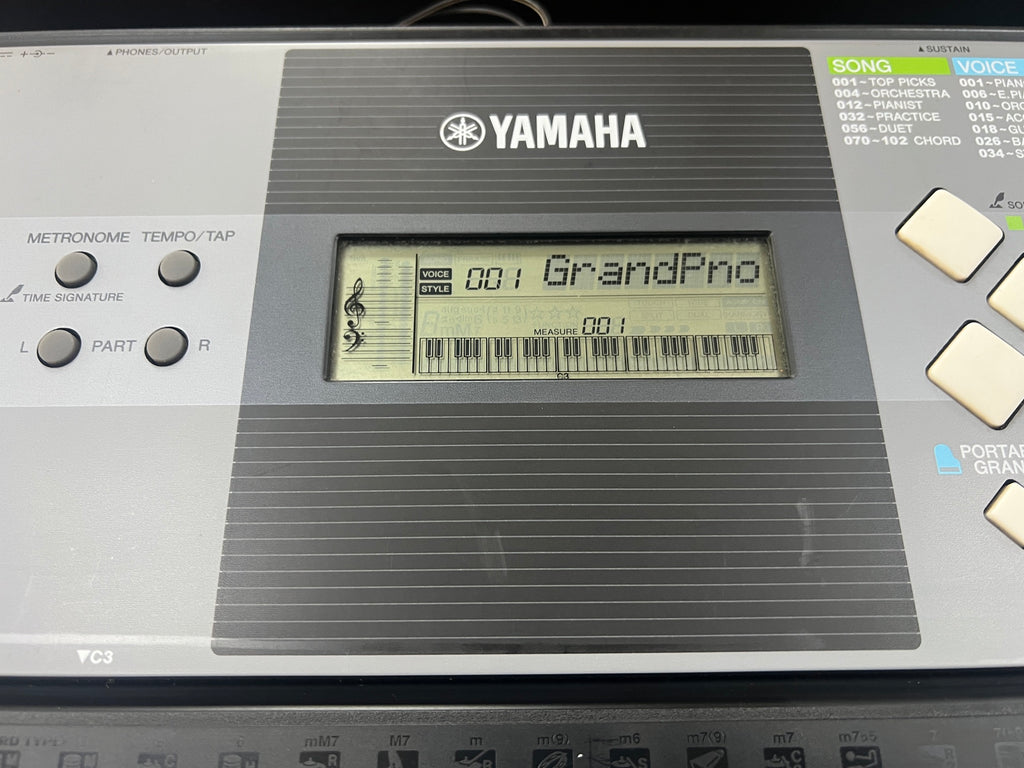 USED Yamaha PSR-E233 digital keyboard