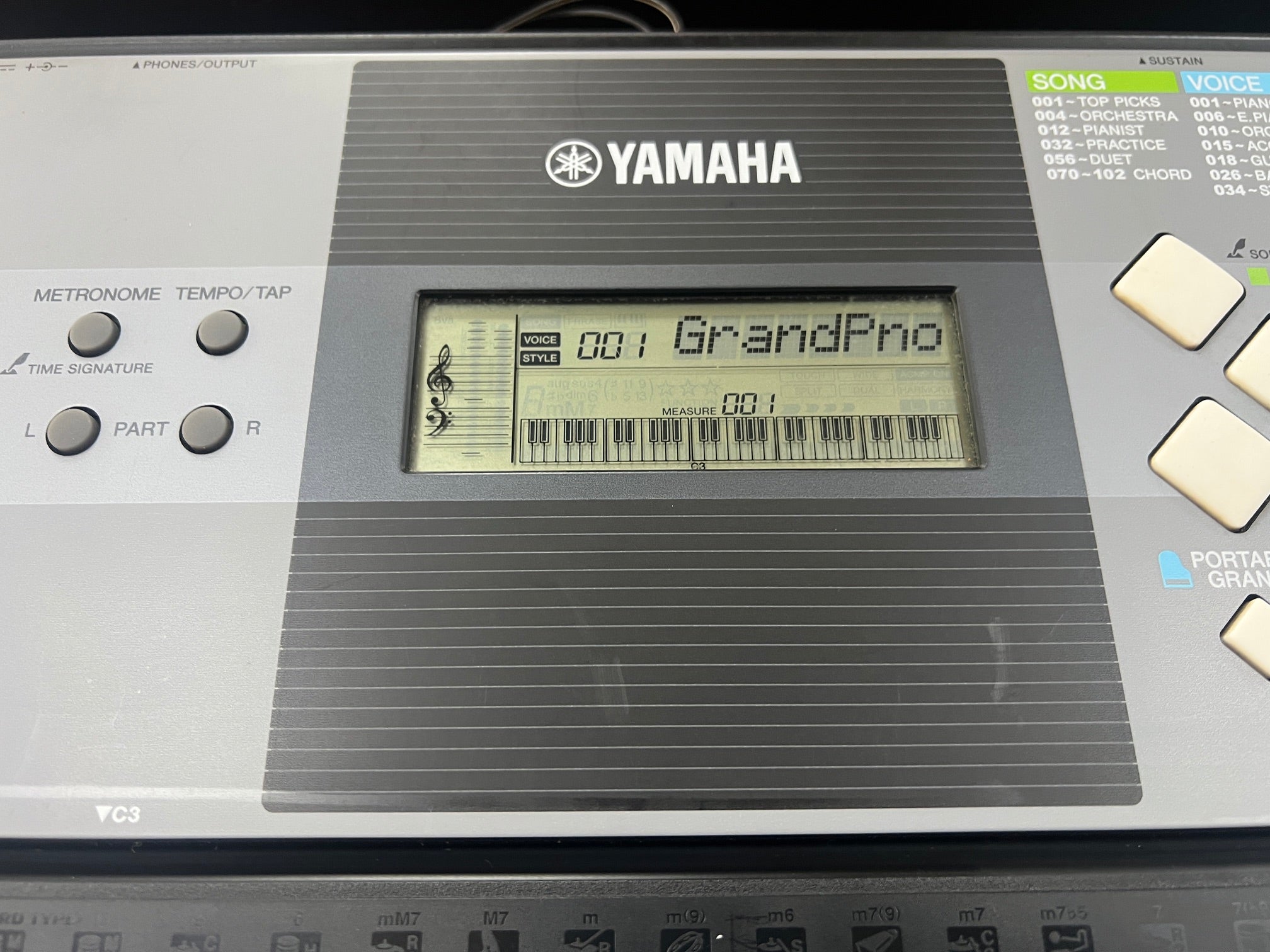 USED Yamaha PSR-E233 digital keyboard