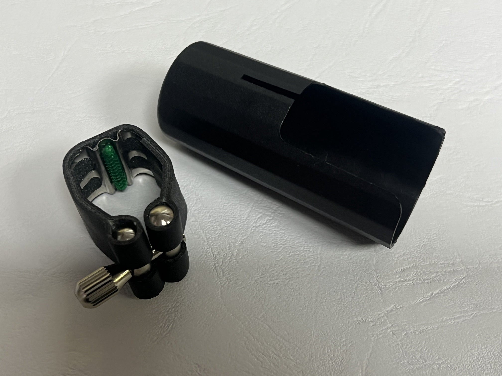 Clarinet ligature - strap style single screw with cap