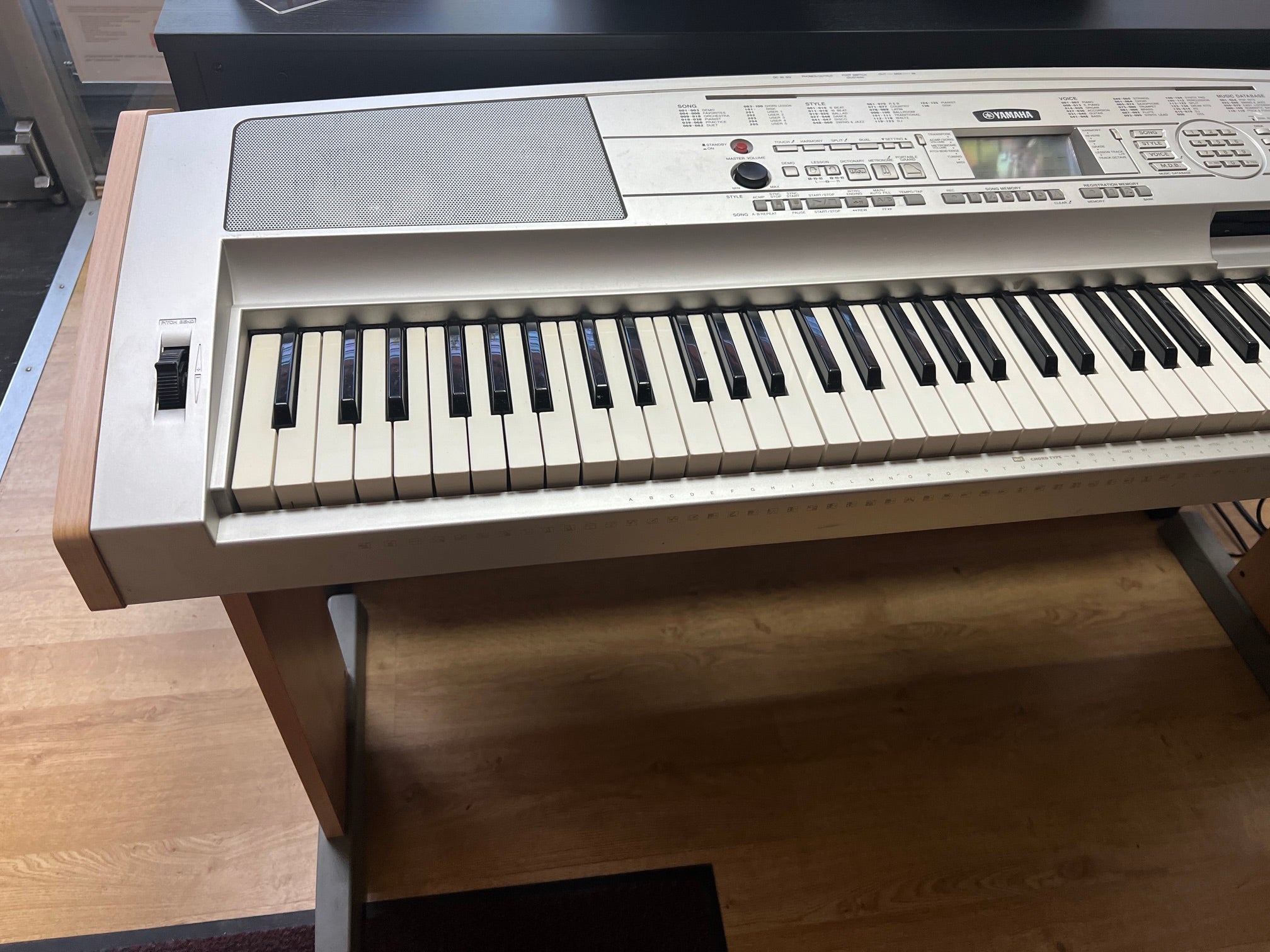 USED Yamaha DGX500 88 note keyboard with stand