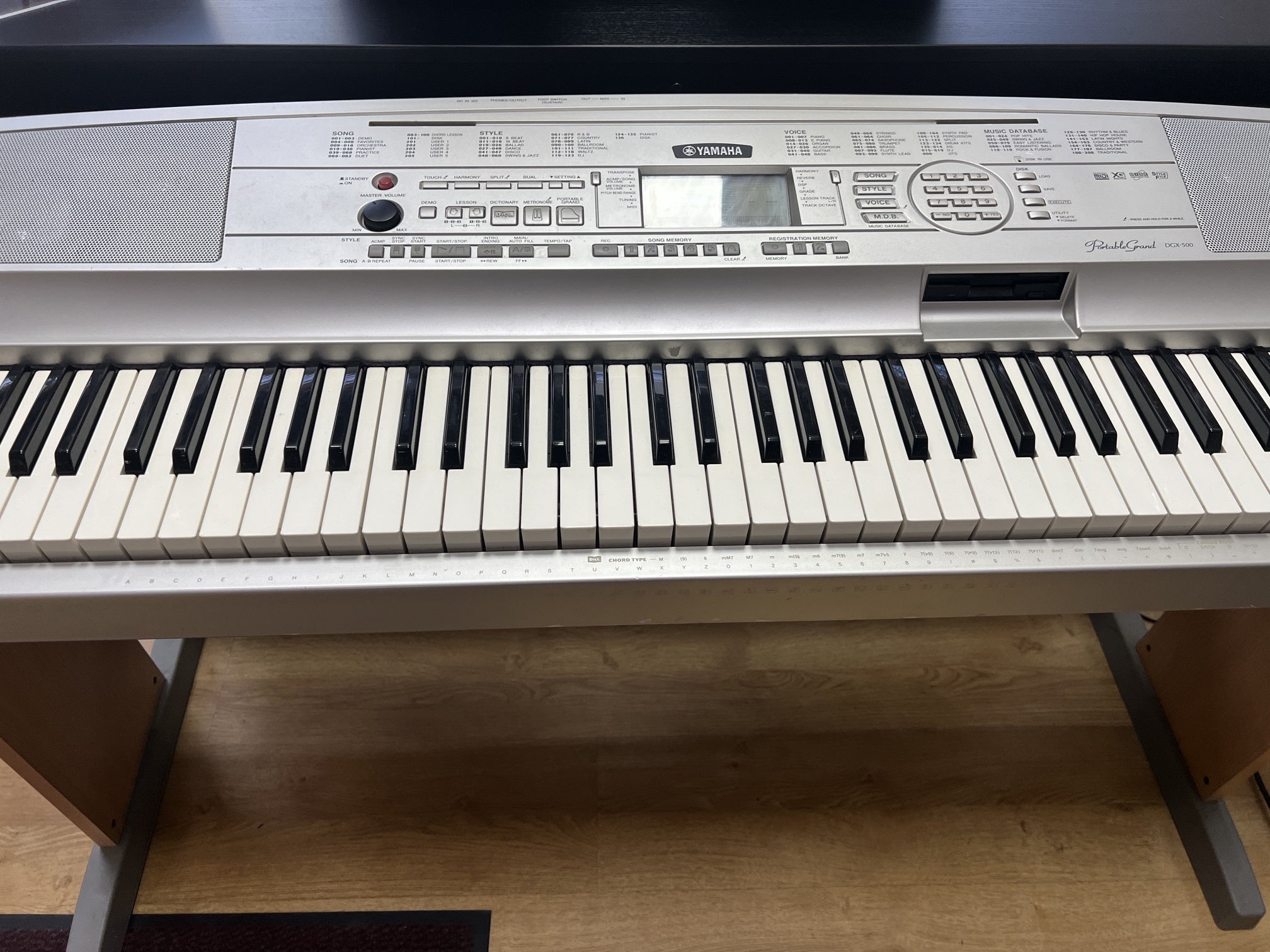 USED Yamaha DGX500 88 note keyboard with stand