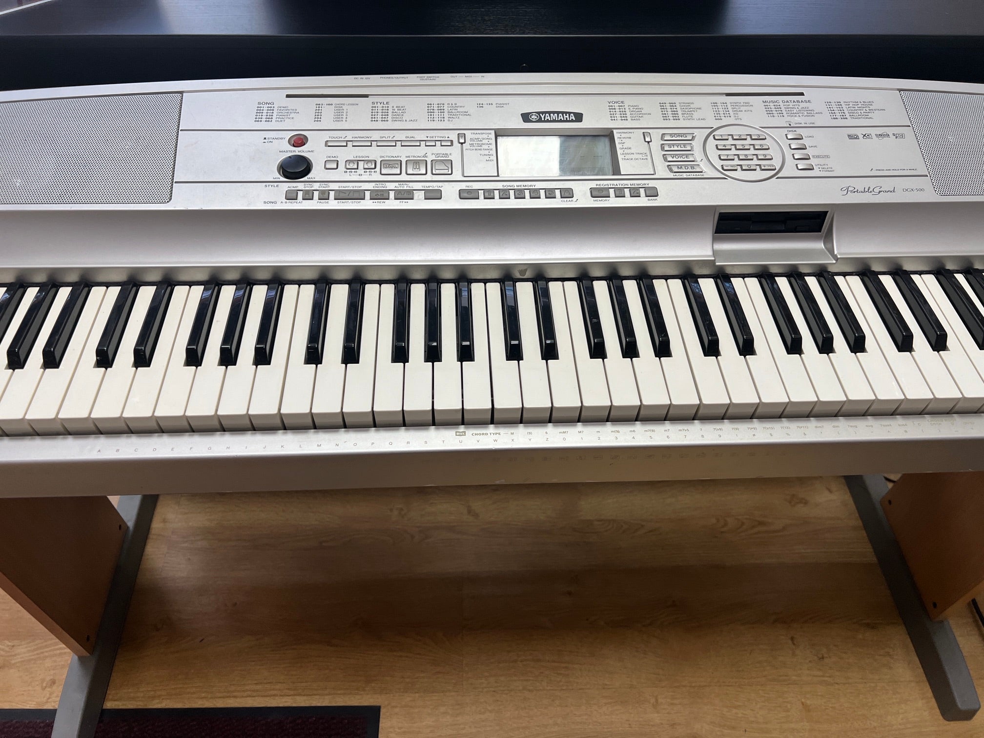 USED Yamaha DGX500 88 note keyboard with stand