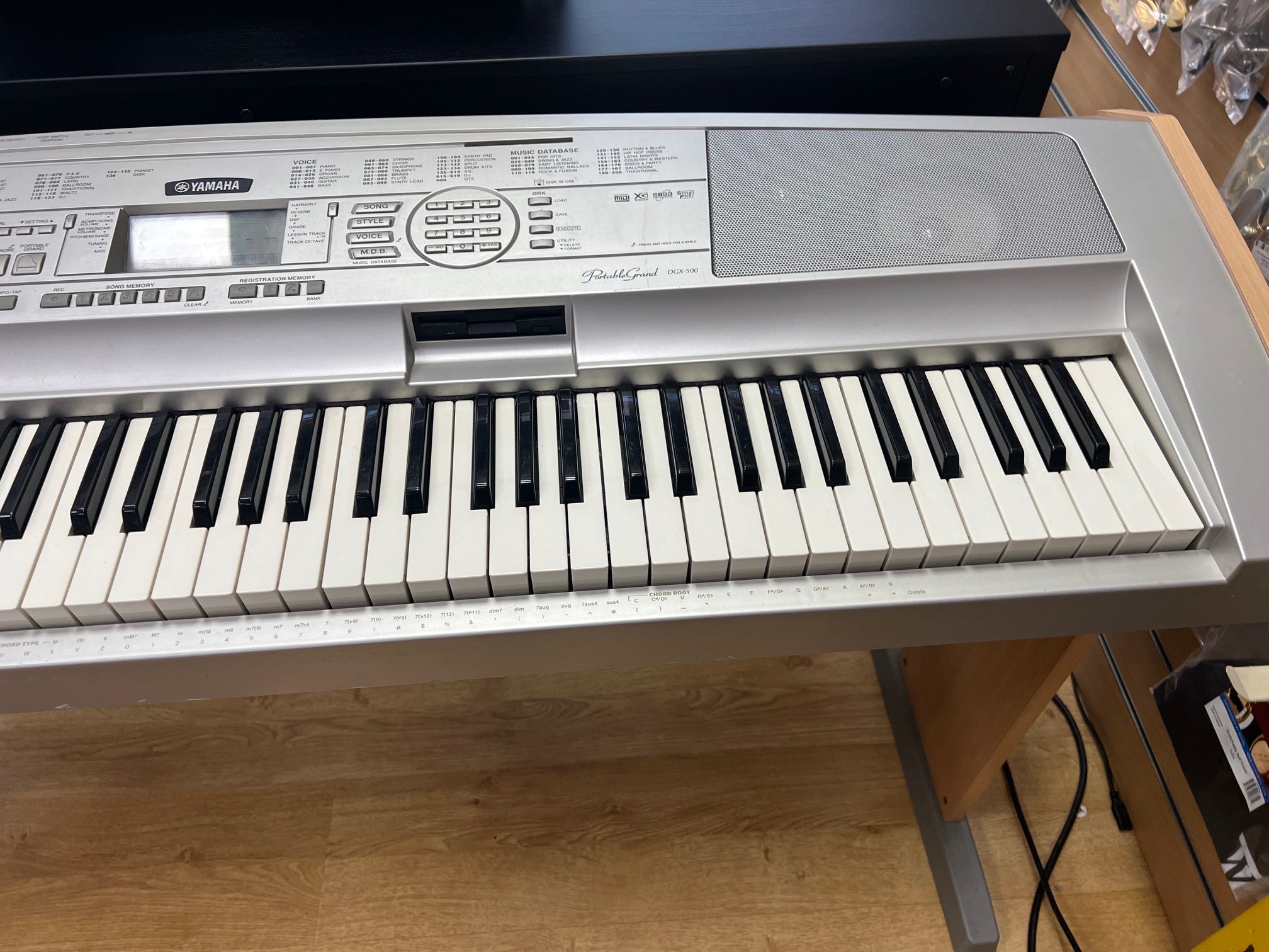 USED Yamaha DGX500 88 note keyboard with stand