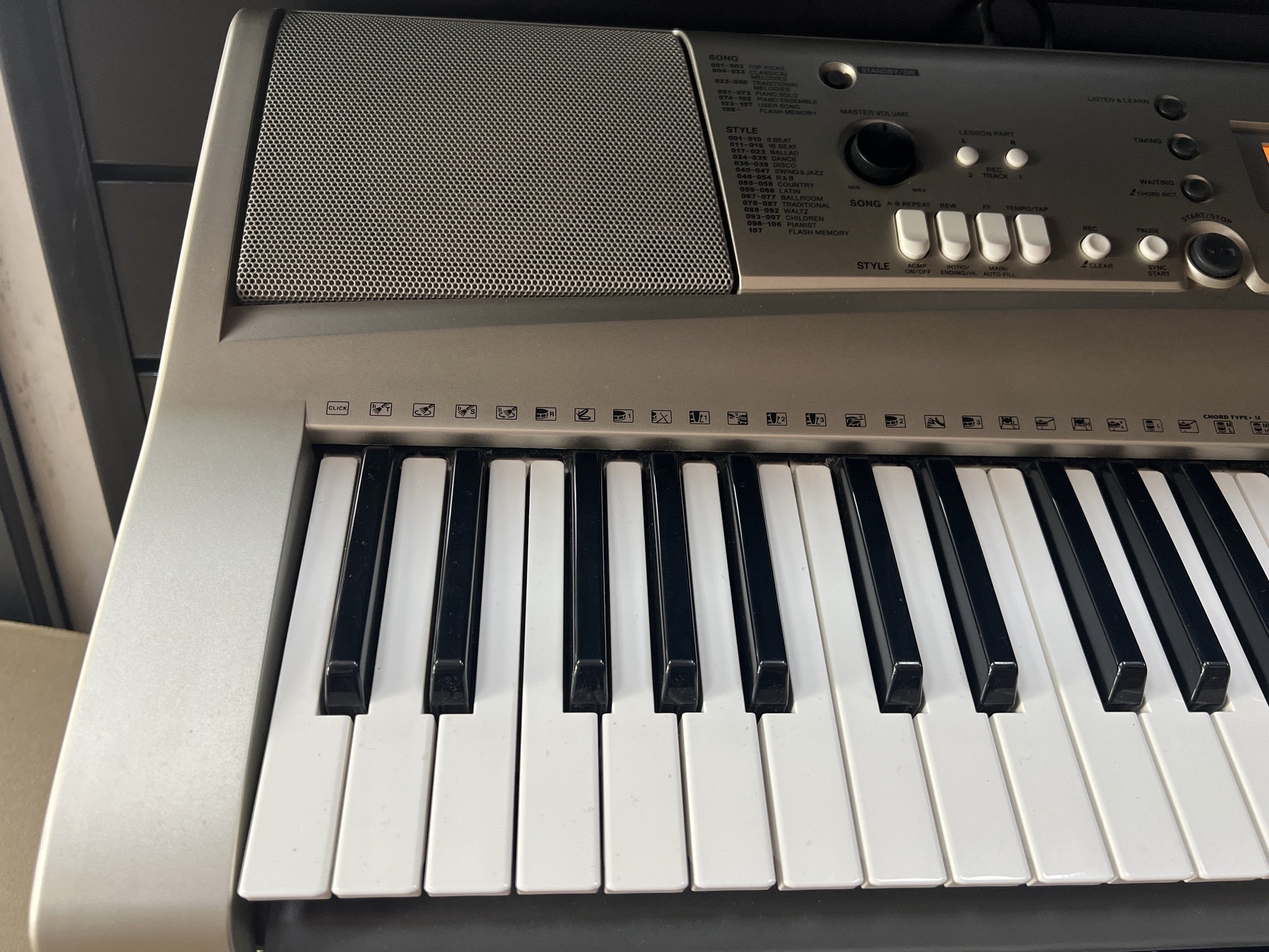 USED Yamaha PSR-E313 portable touch responsive keyboard