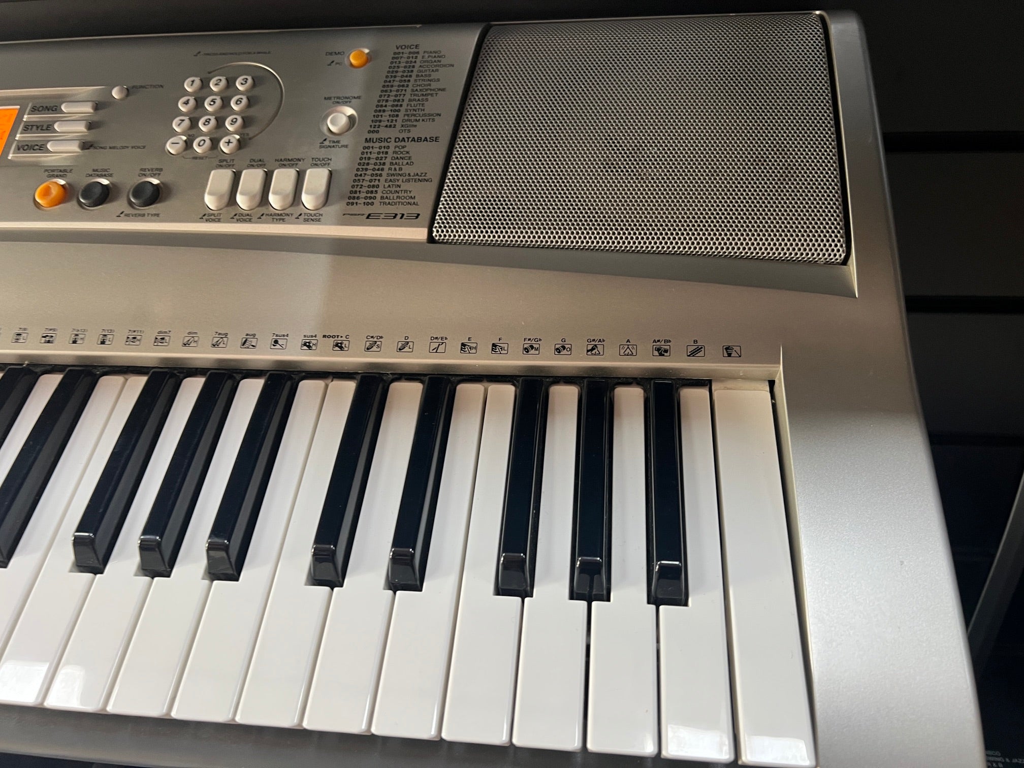 USED Yamaha PSR-E313 portable touch responsive keyboard