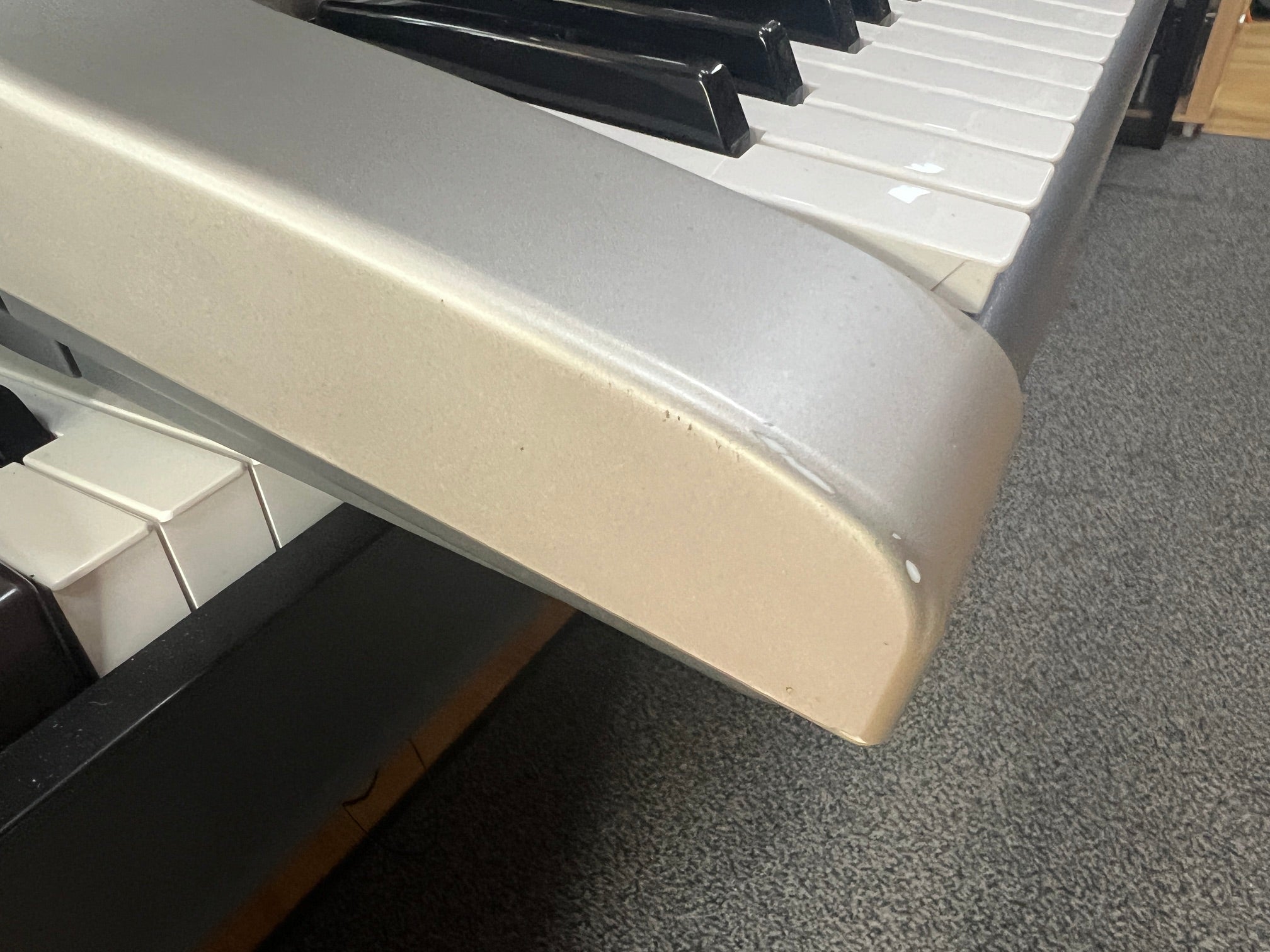 USED Yamaha PSR-E313 portable touch responsive keyboard