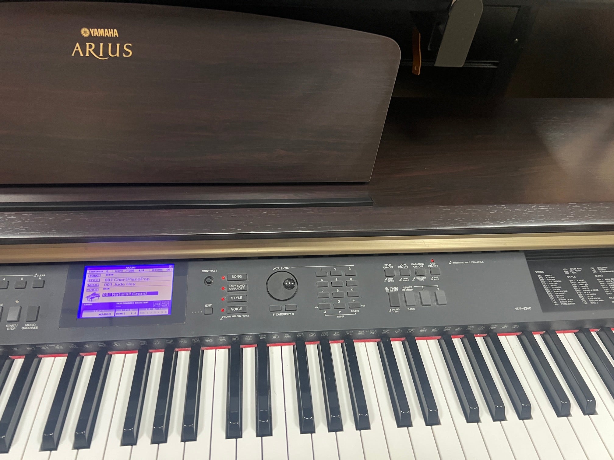 Used Yamaha Arius YDP-V240 digital piano
