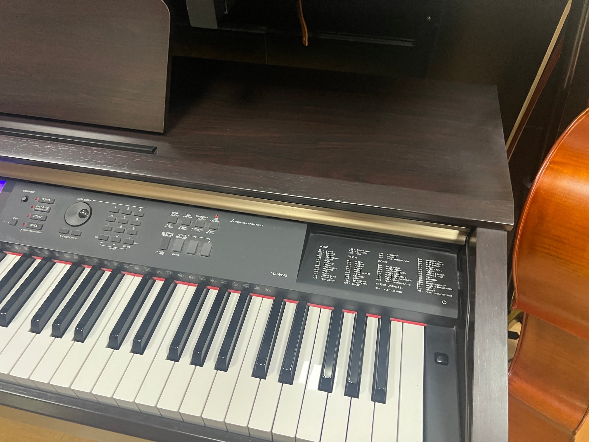 Used Yamaha Arius YDP-V240 digital piano