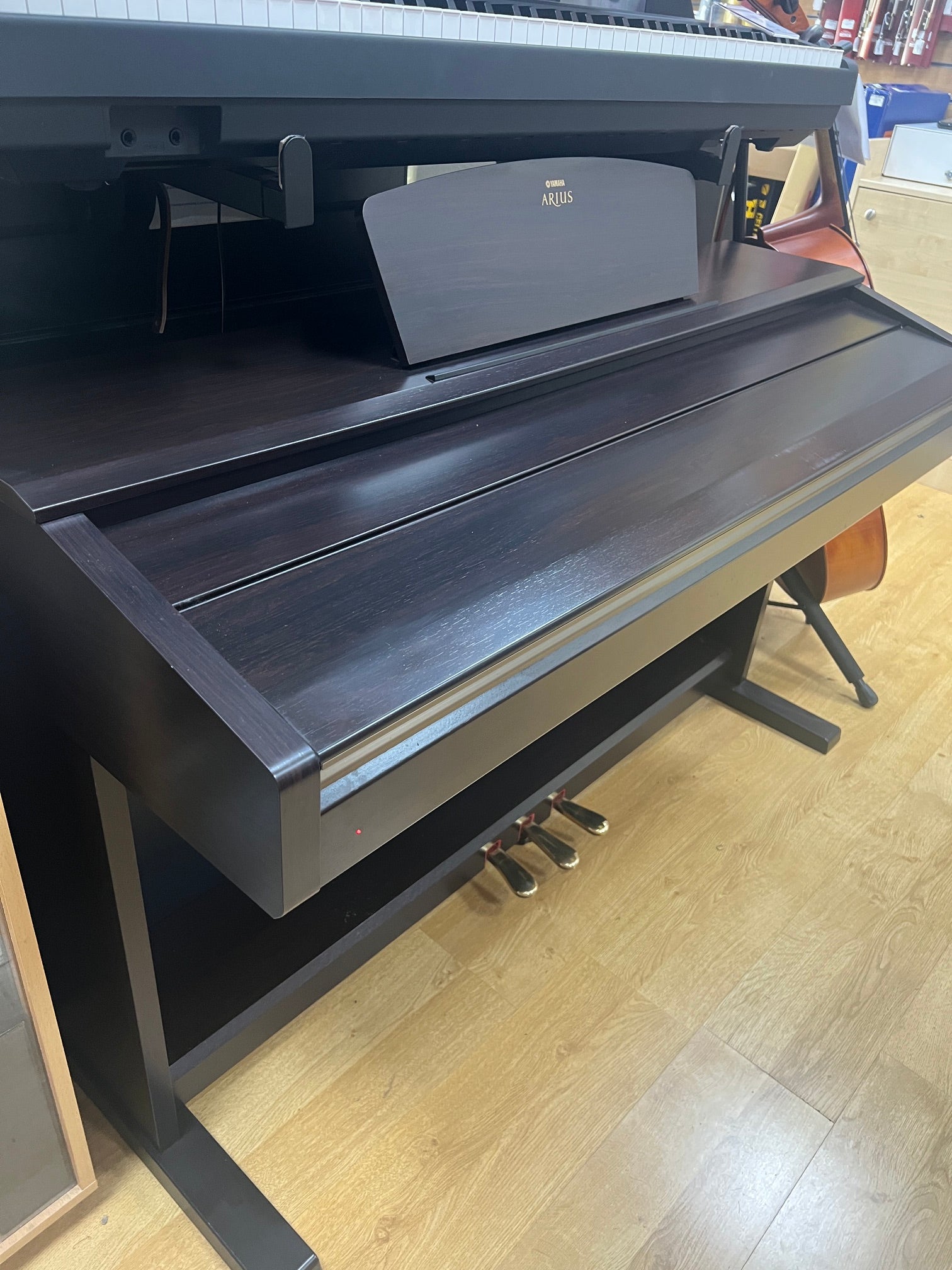 Used Yamaha Arius YDP-V240 digital piano