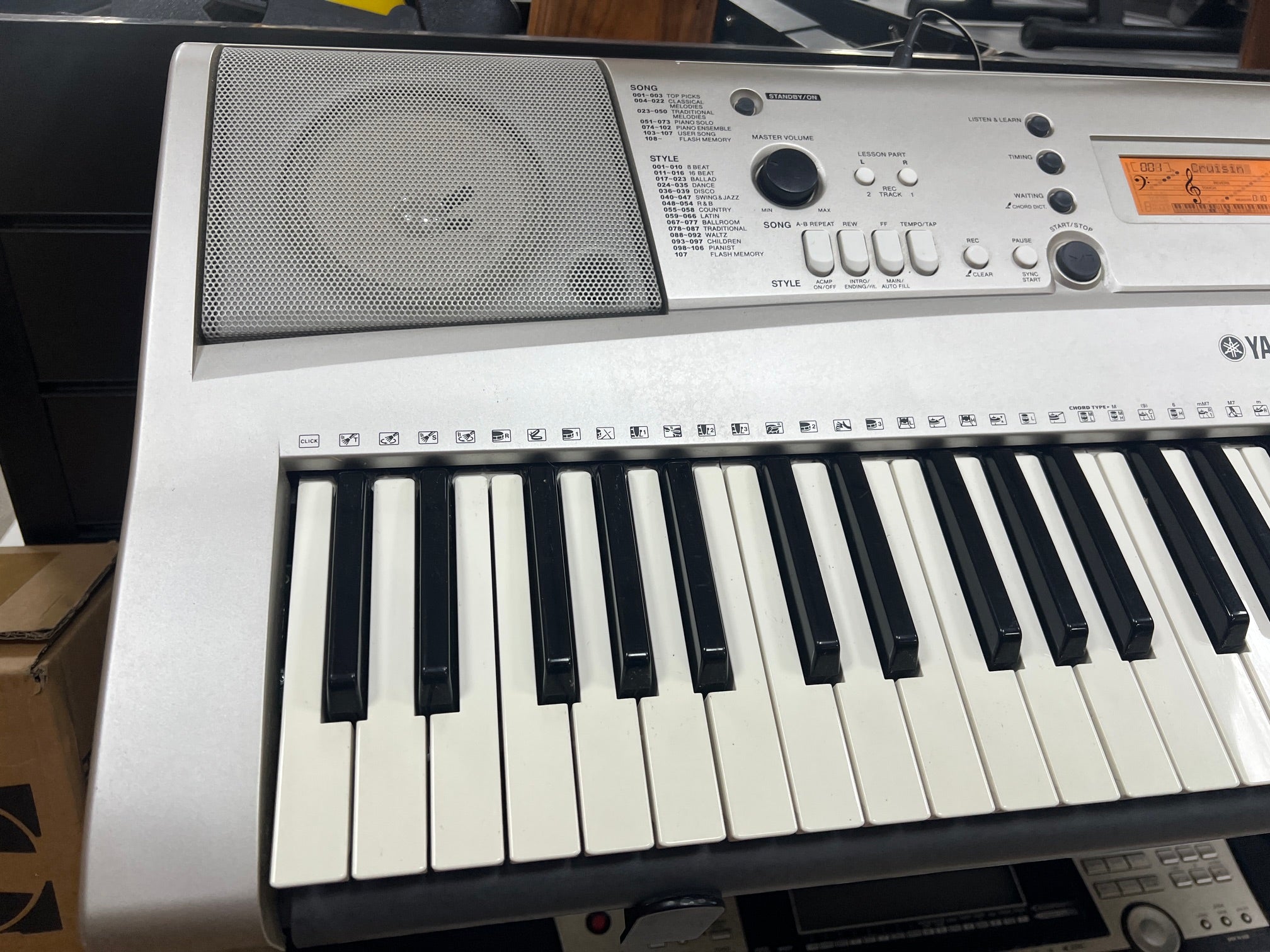 USED Yamaha PSR-E313 portable touch responsive keyboard [02985]