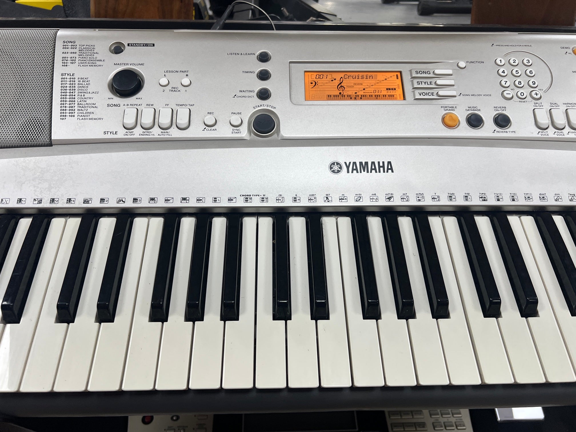 USED Yamaha PSR-E313 portable touch responsive keyboard [02985]