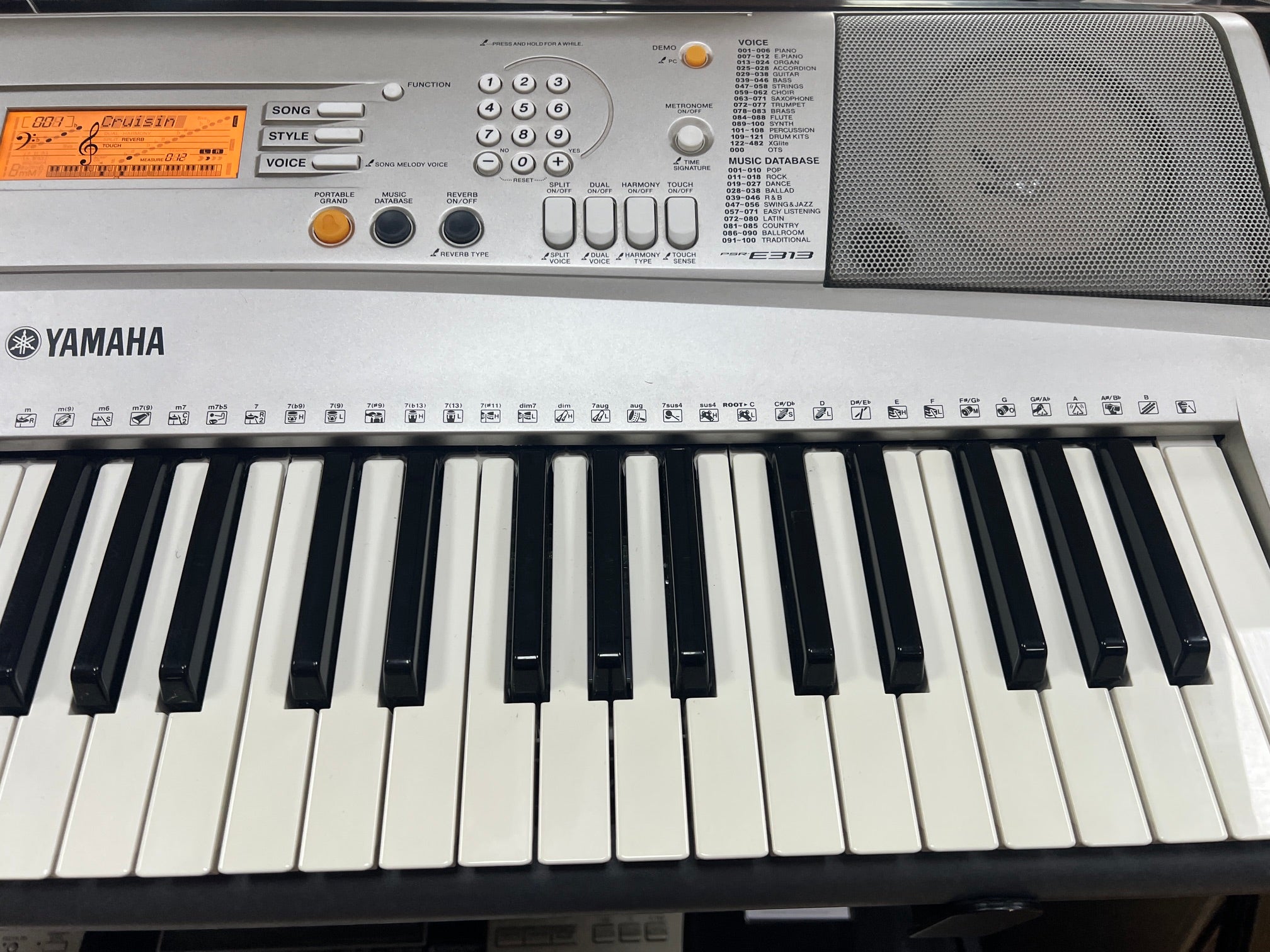 USED Yamaha PSR-E313 portable touch responsive keyboard [02985]