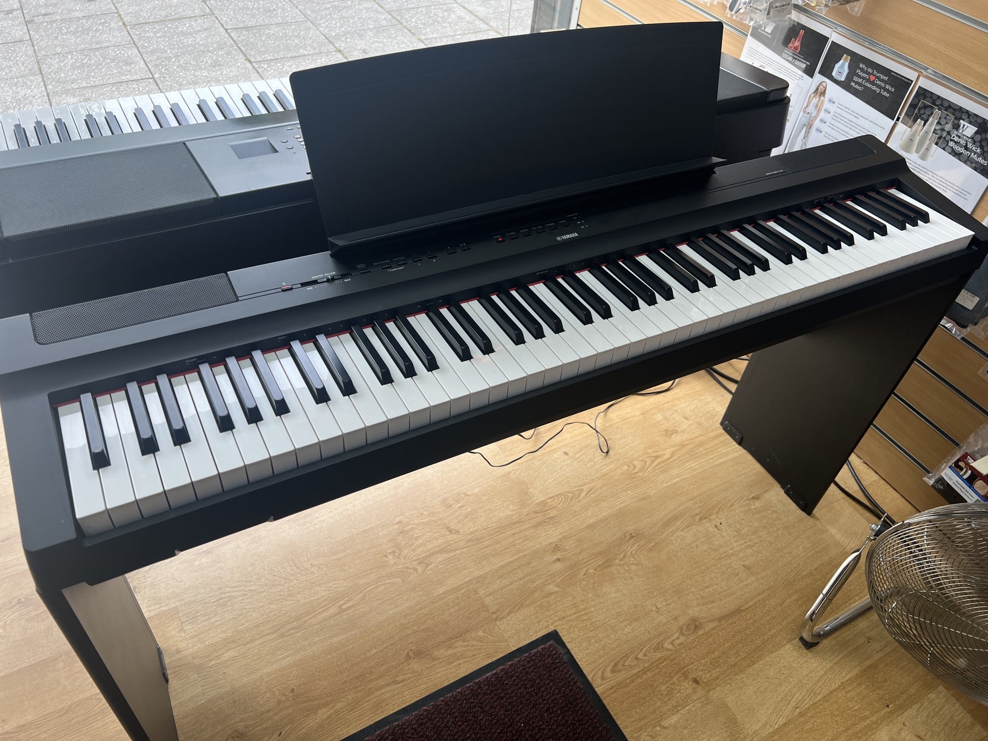 USED Yamaha P125B digital piano with stand (1426)