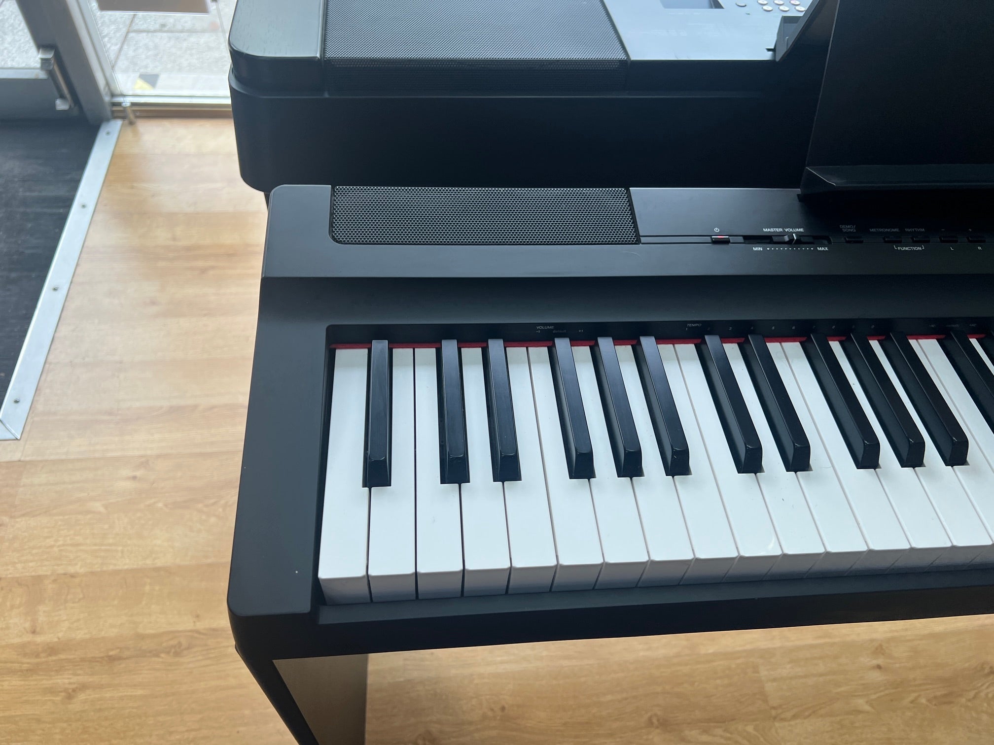 USED Yamaha P125B digital piano with stand (1426)