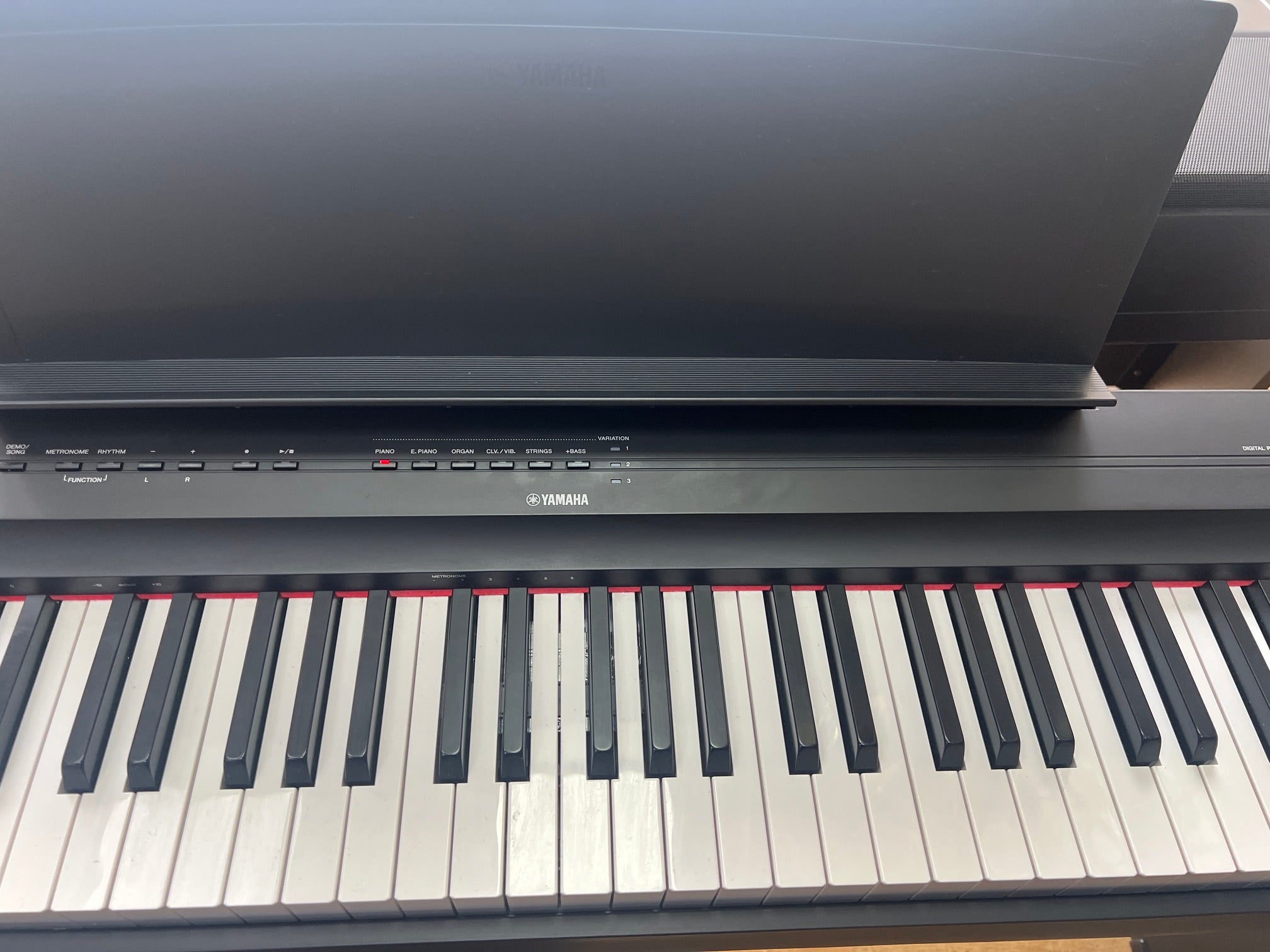 USED Yamaha P125B digital piano with stand (1426)