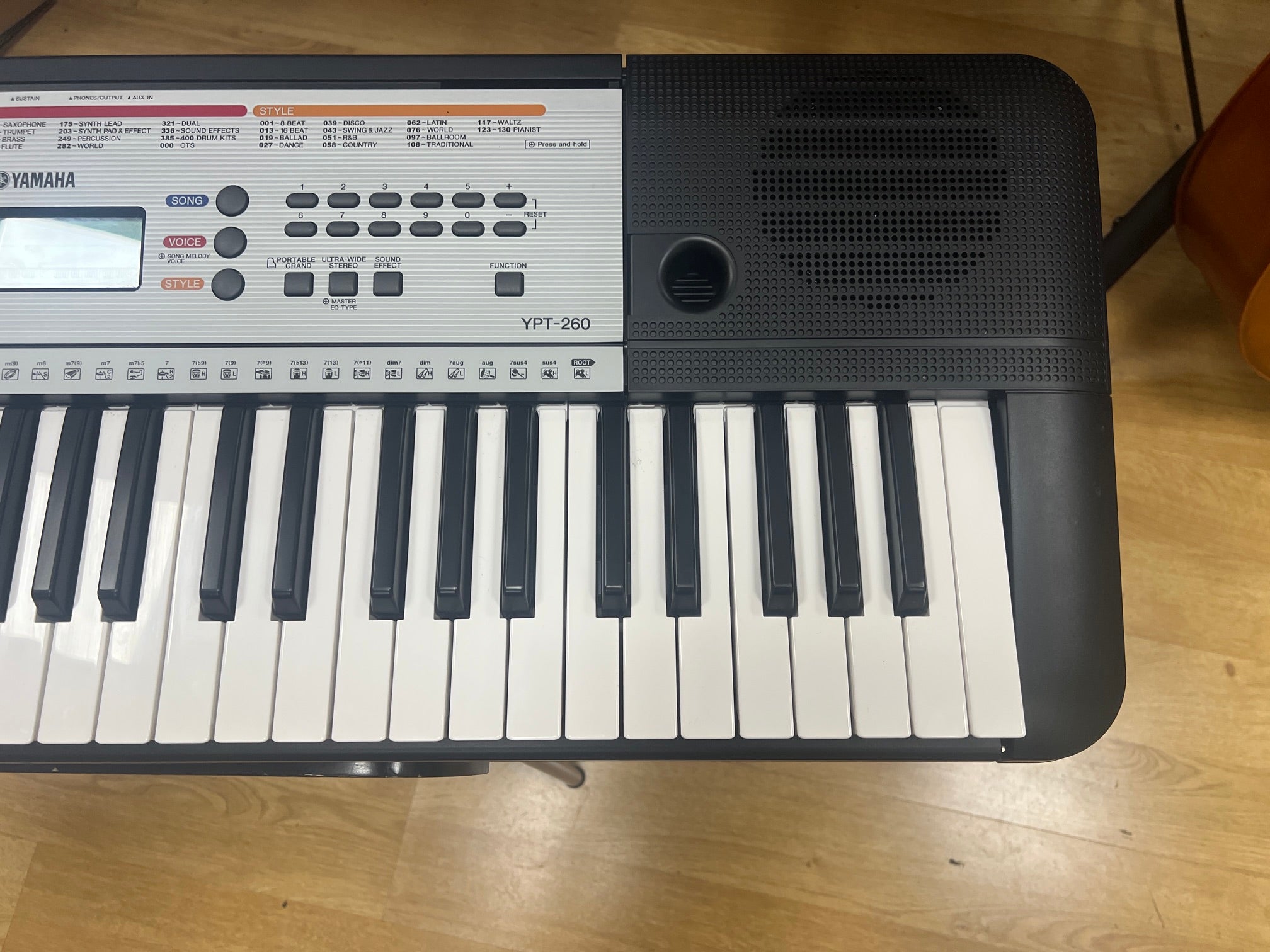 USED Yamaha YPT260 portable keyboard  [01905]