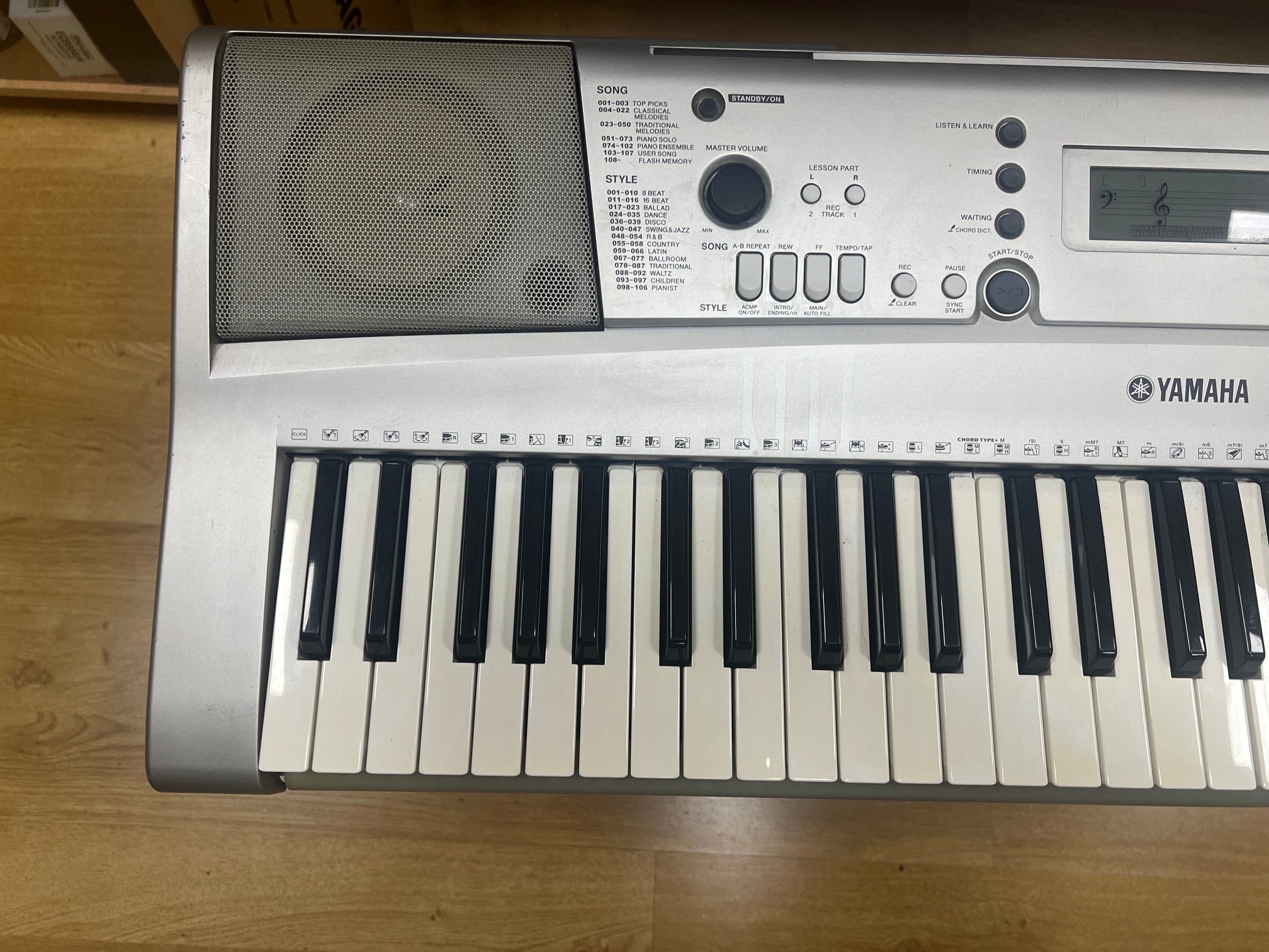 USED Yamaha PSR-E303 portable touch responsive keyboard [8825]]