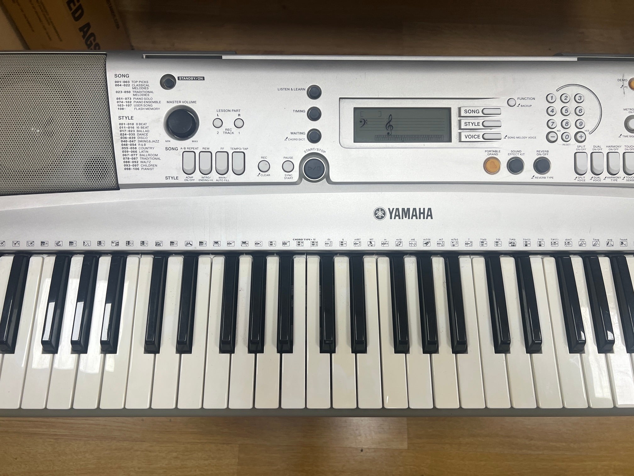 USED Yamaha PSR-E303 portable touch responsive keyboard [8825]]