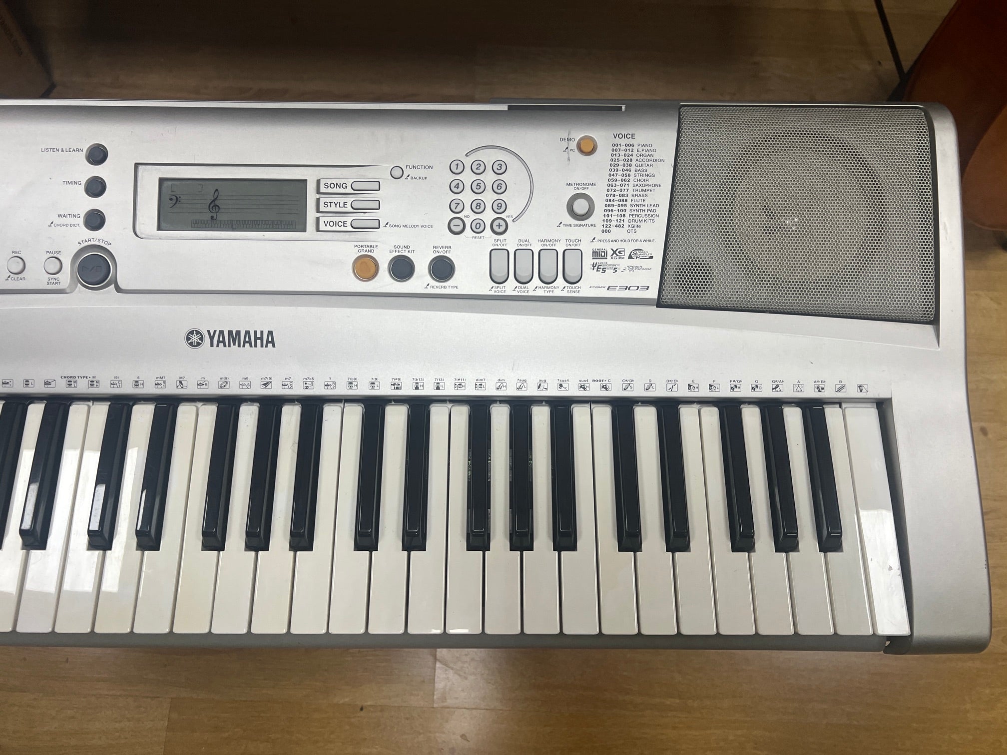 USED Yamaha PSR-E303 portable touch responsive keyboard [8825]]