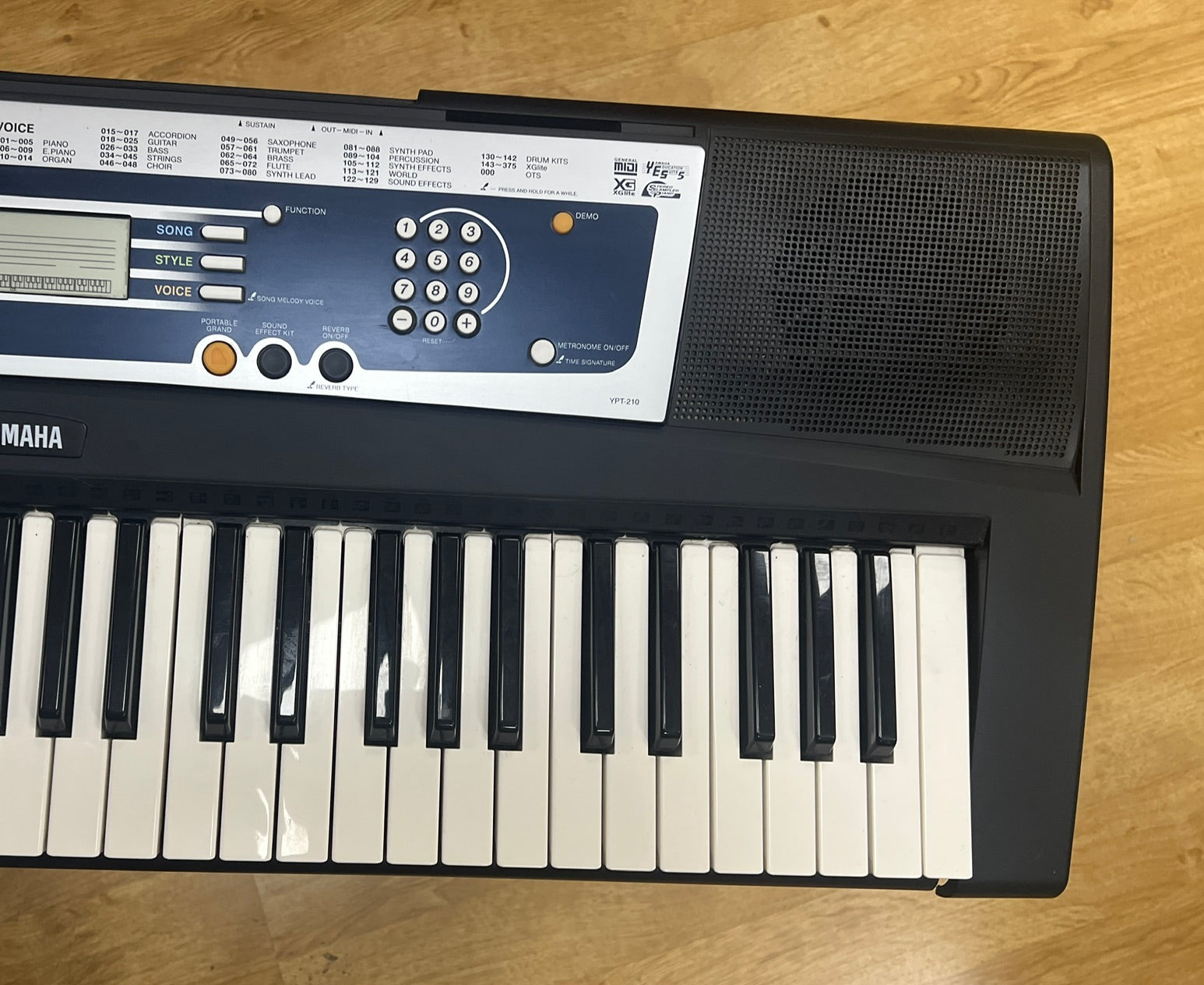 USED Yamaha YPT-210 portable keyboard