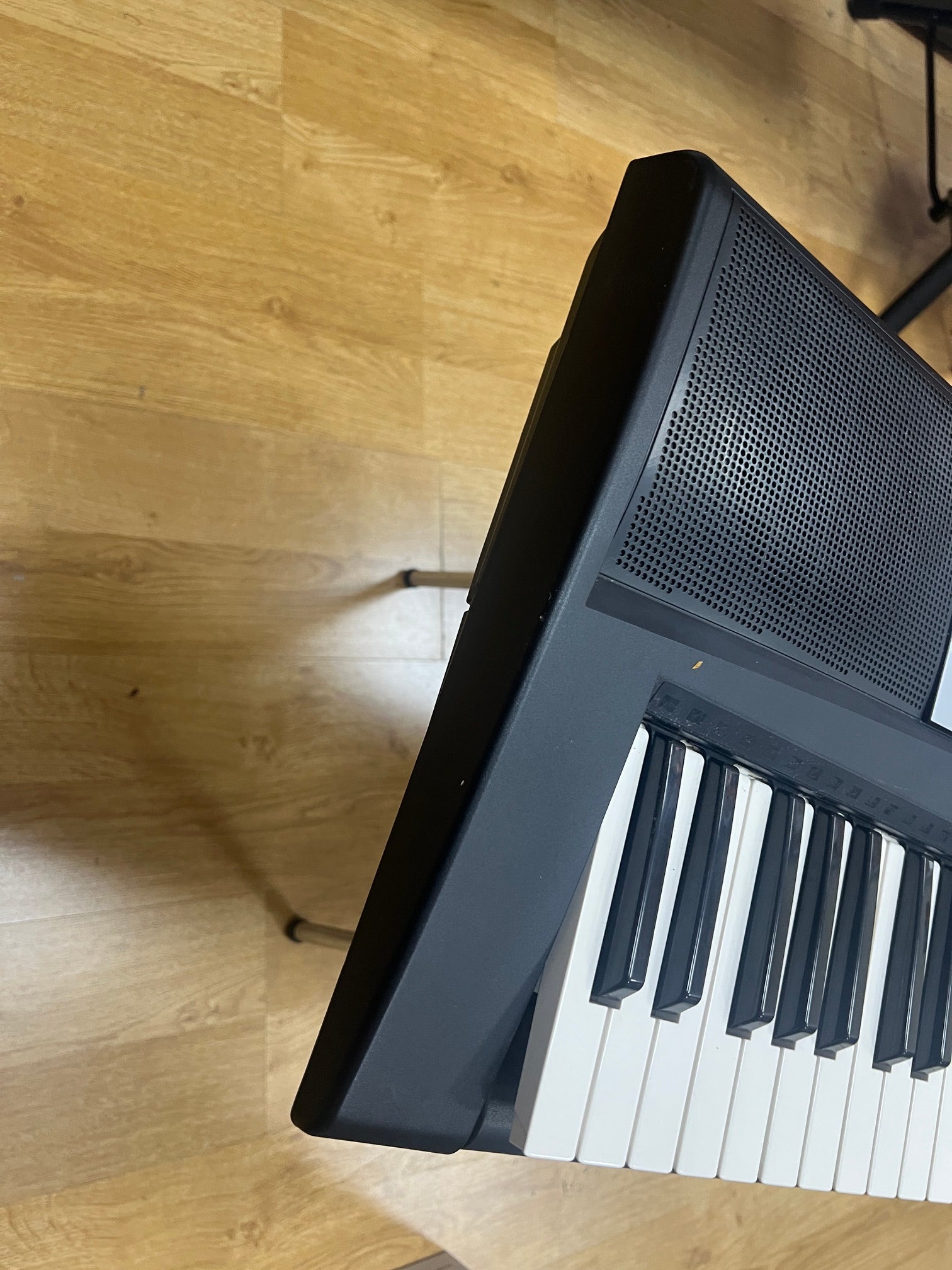 USED Yamaha YPT-210 portable keyboard