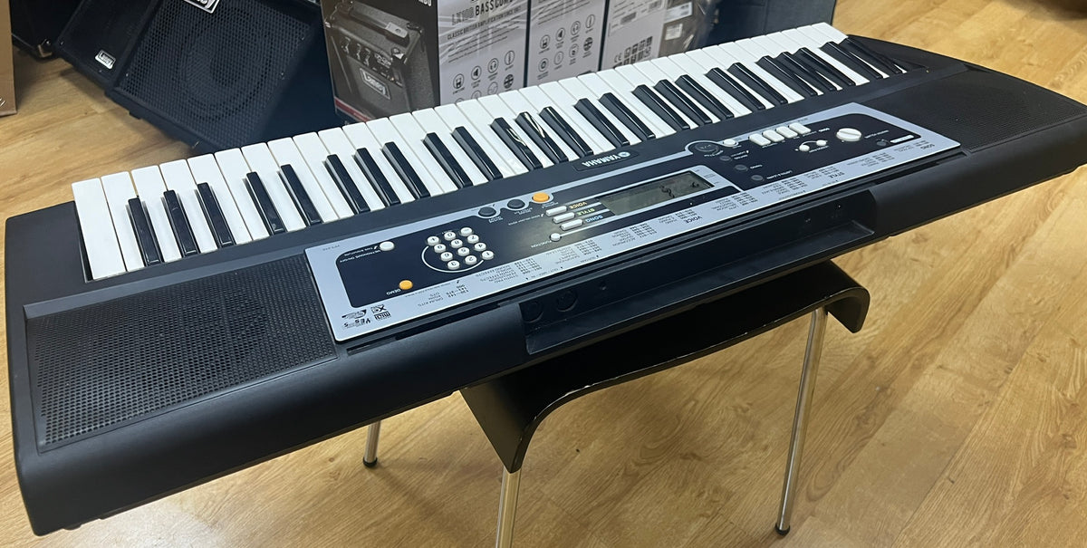 USED Yamaha YPT-210 portable keyboard