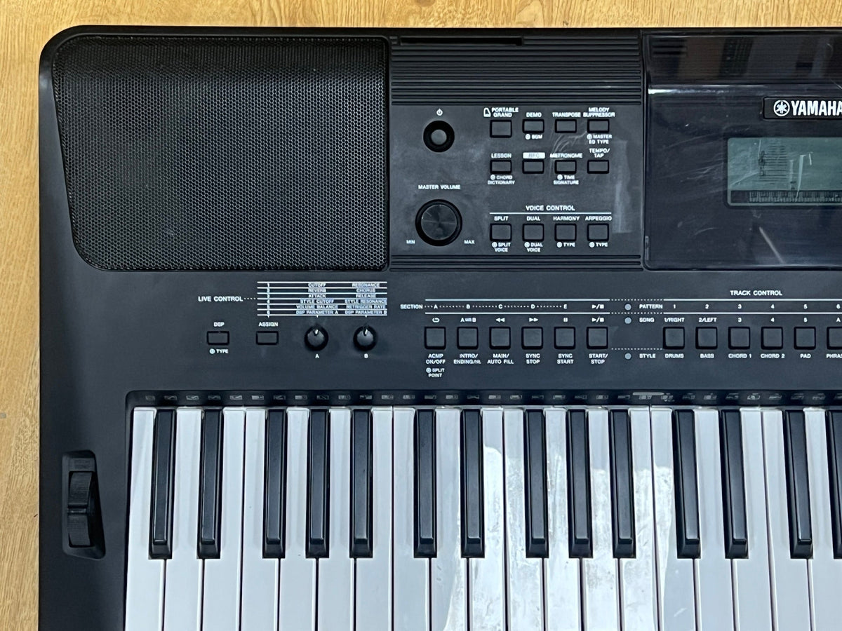USED Yamaha PSR-E453 digital keyboard