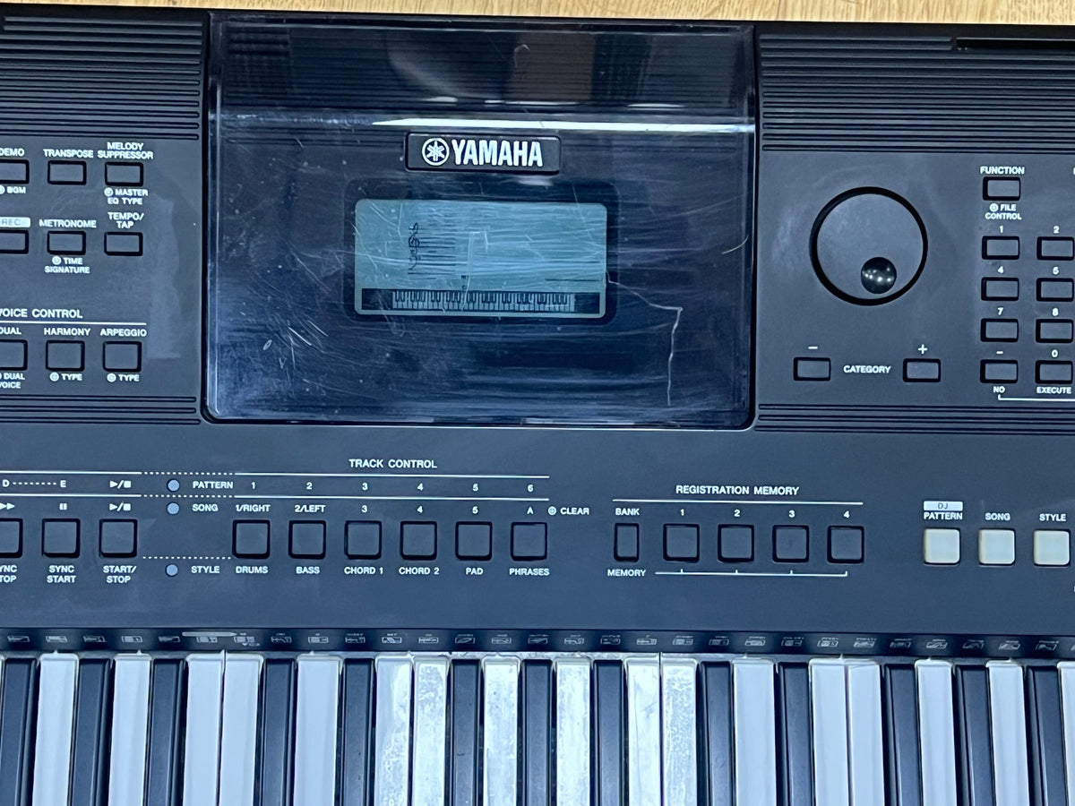 USED Yamaha PSR-E453 digital keyboard