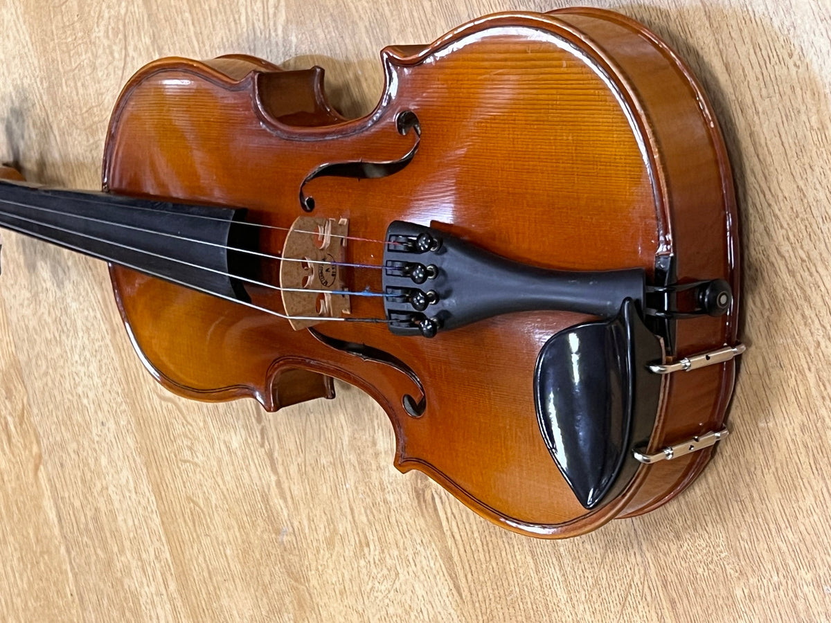 USED 1/2 size violin outfit in oblong case