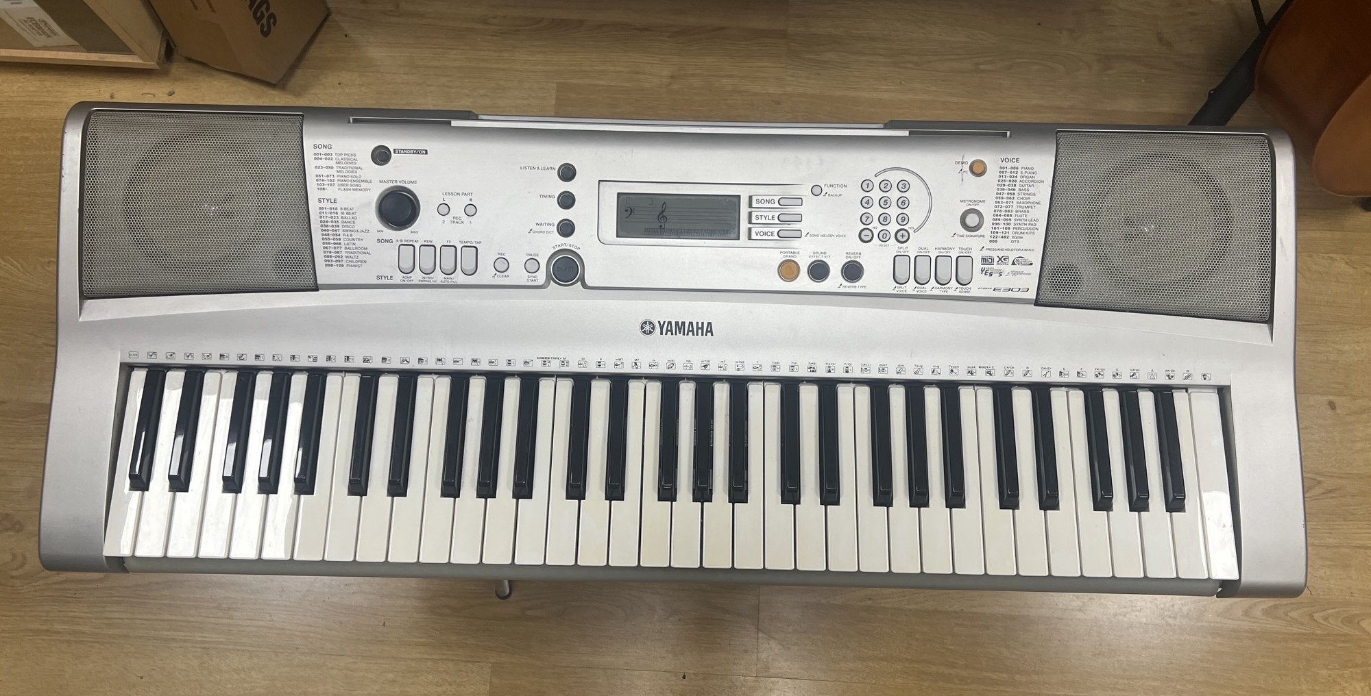 USED Yamaha PSR-E303 portable touch responsive keyboard [8825]]