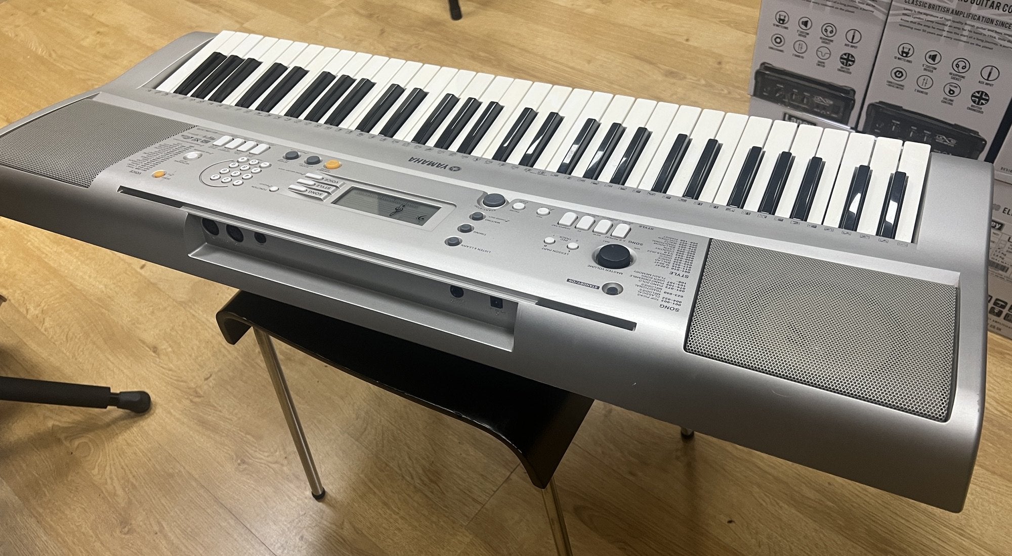 USED Yamaha PSR-E303 portable touch responsive keyboard [8825]]