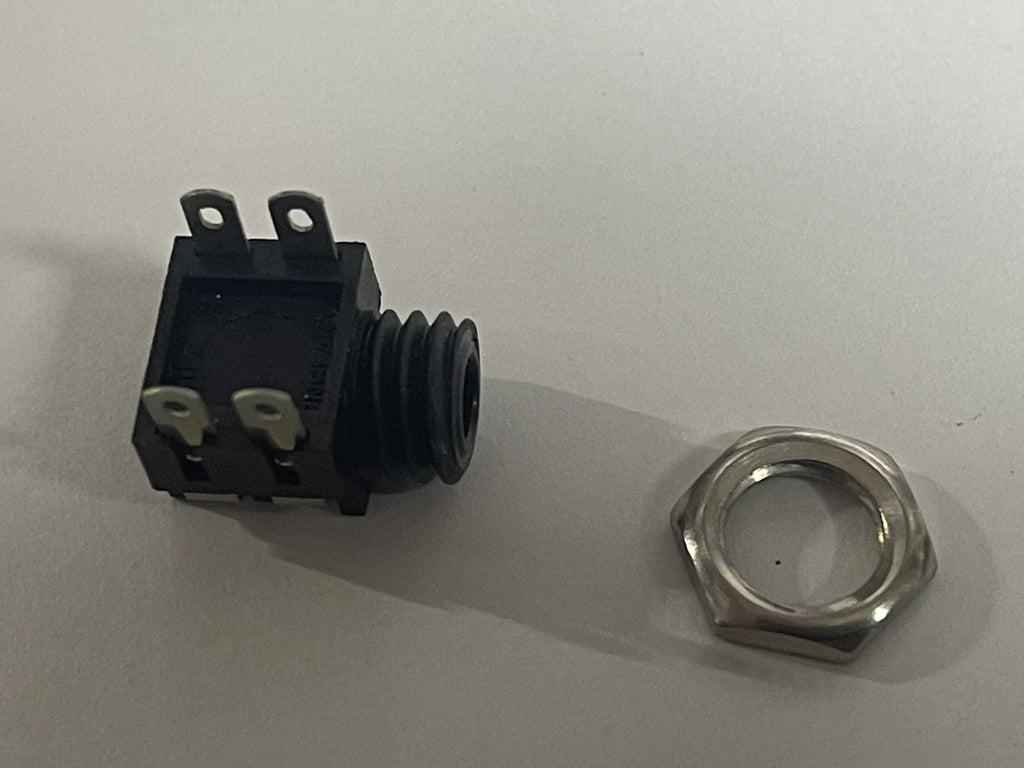 3.5mm mono chassis mounted socket  [4]