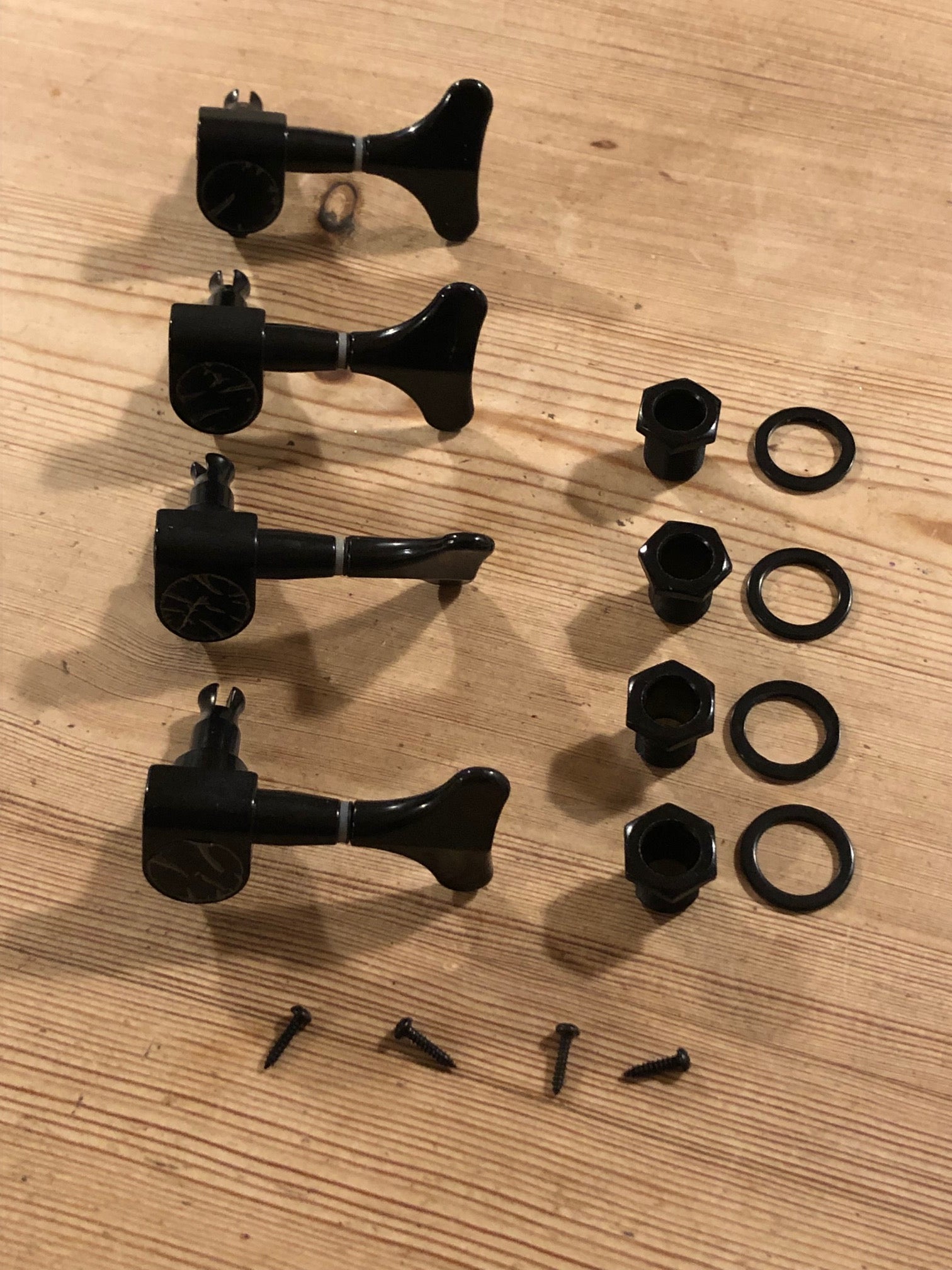 Black Die Cast Bass Guitar Machine Heads - 4 In A Row