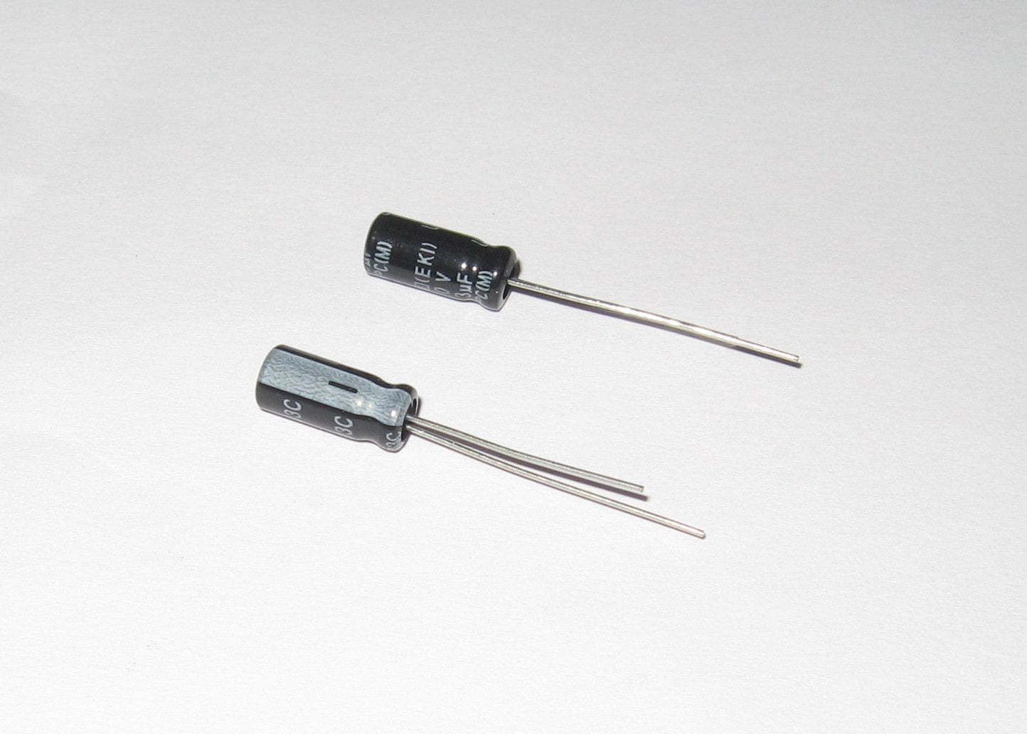 3.3uf 50v electrolytic capacitor ( pack 2 )    [2]