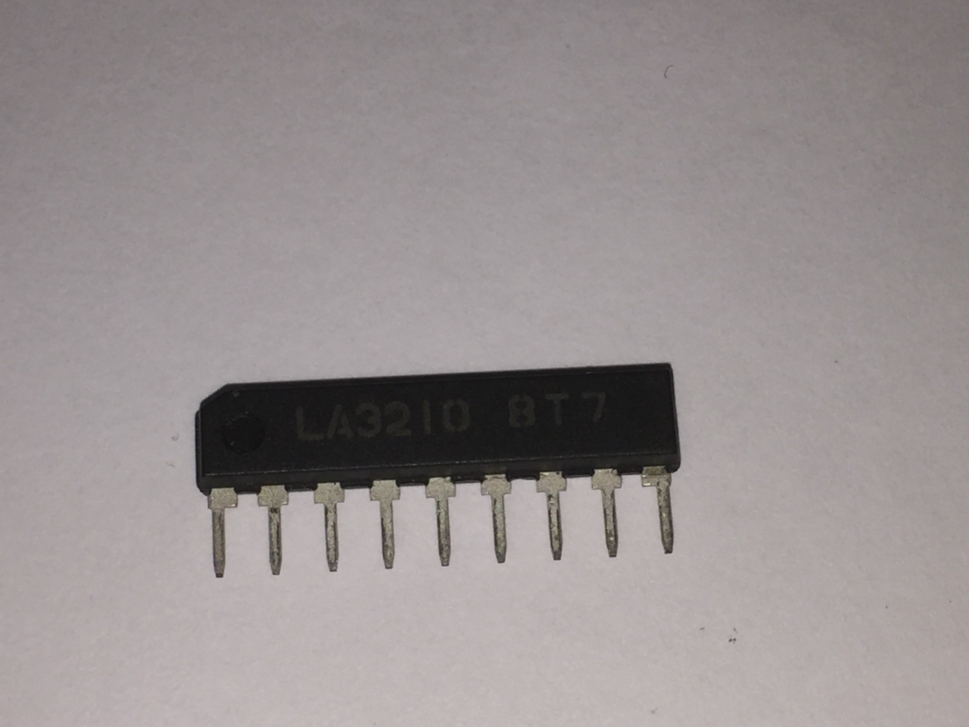 LA3210 low noise equalizer amplifier with ALC semiconductor  [4]